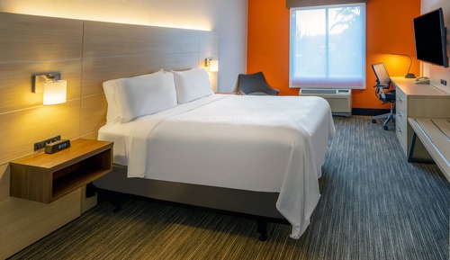 Standard Room, 1 Queen Bed, Roll-in Shower (Communications)