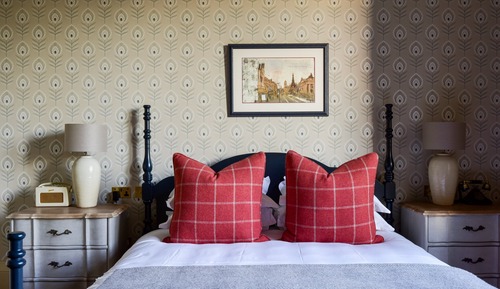 The House Superior Room (located at 5 Hampton Terrace)