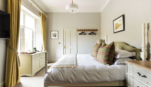 Executive Room, 1 King Bed (located at 4 West Coates)