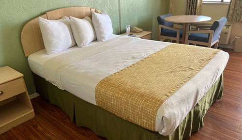 Standard Room, 1 Queen Bed, Non Smoking
