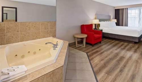 Suite, 1 King Bed, Non Smoking, Jetted Tub
