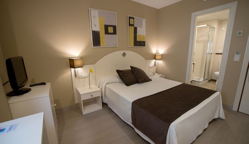Double or Twin Room (2 adults)