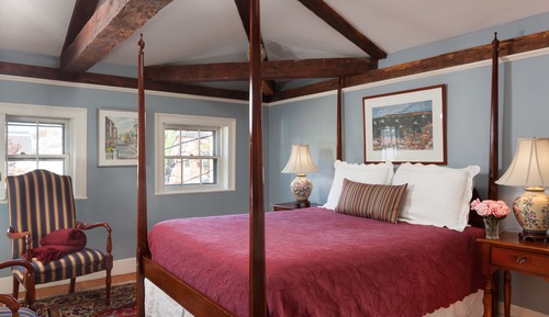 Queen Room 