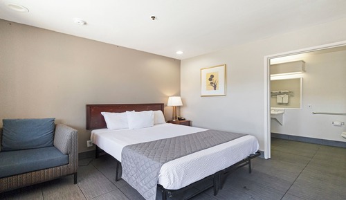 Standard Room, 1 Queen Bed, Accessible, Non Smoking