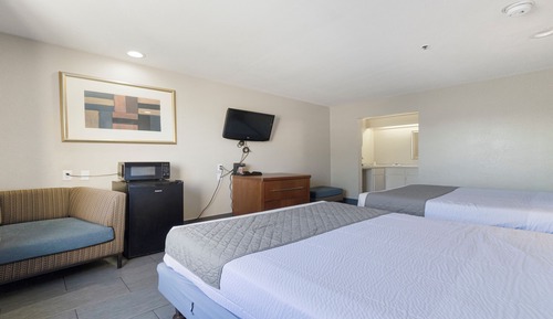 Deluxe Suite, 2 Queen Beds, Non Smoking