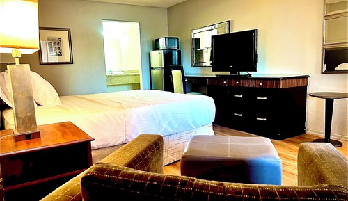 Economy Room, 1 King Bed, Non Smoking
