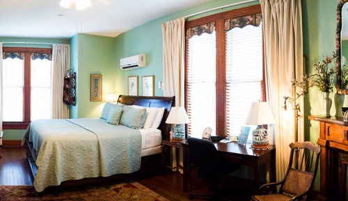 Aurora Room (2nd Floor McKenzie House) Not Pet Friendly