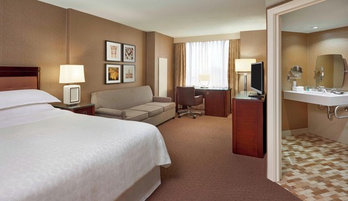 Club Room, 1 King Bed with Sofa bed
