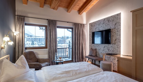 Double Room, Balcony (Medium)