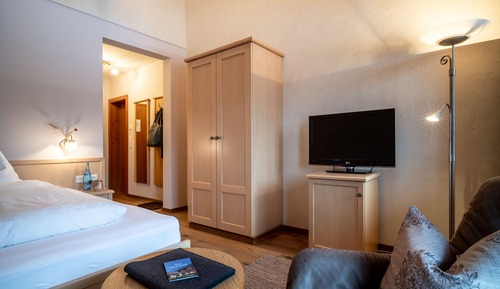 Single Room, Balcony (Small)