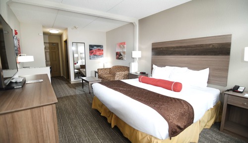 Suite, 1 King Bed, Accessible, Refrigerator & Microwave