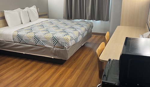 Standard Room, 1 King Bed, Accessible, Non Smoking