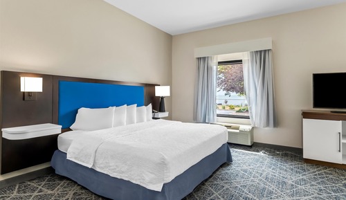 Studio, 1 King Bed, Accessible, Bathtub