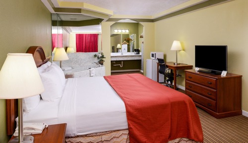 Suite, 1 King Bed, Smoking (Jacuzzi)