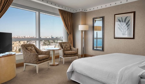 Executive Suite, 1 King Bed, View