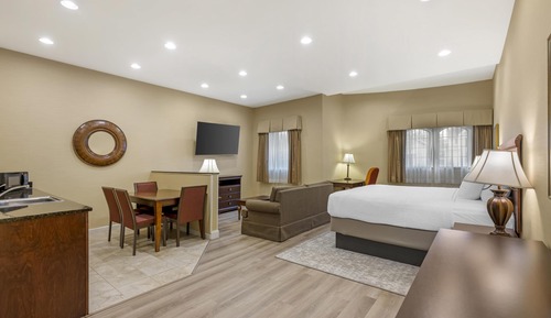 Deluxe Suite, 1 King Bed, Non Smoking (with Sofabed)