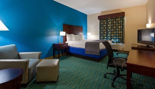 Standard Room, 1 King Bed, Non Smoking, Refrigerator & Microwave
