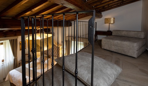 Suite, Jetted Tub