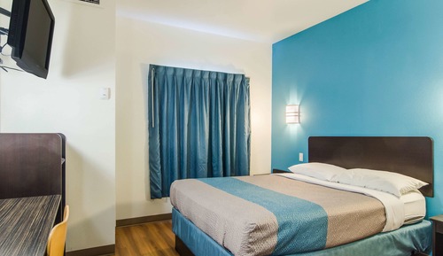 Standard Room, 1 Queen Bed, Accessible, Non Smoking