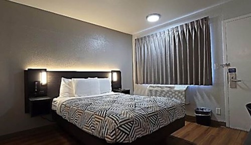 Standard Room, 1 Queen Bed, Smoking