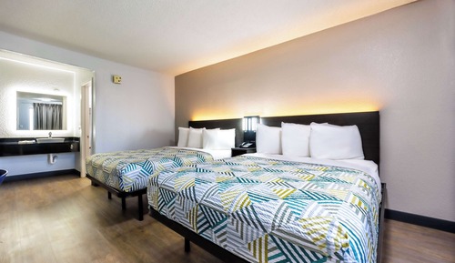 Standard Room, 2 Queen Beds, Non Smoking