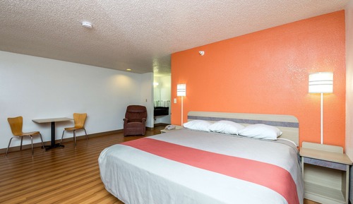 Standard Room, 1 King Bed, Smoking