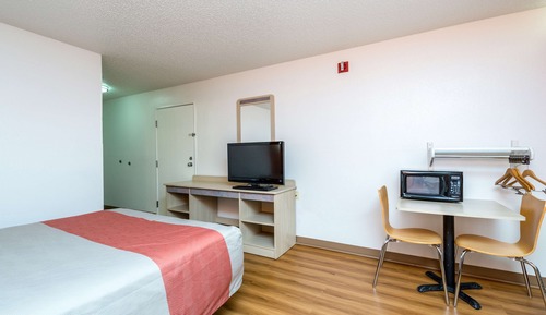 Standard Room, 1 Queen Bed, Accessible, Non Smoking