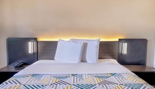 Standard Room, 1 Queen Bed, Non Smoking