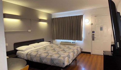 Standard Room, 1 King Bed, Smoking