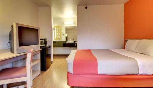 Standard Room, 1 Queen Bed, Accessible, Non Smoking