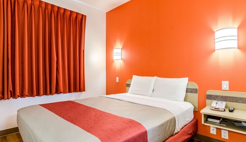 Deluxe Room, 1 Queen Bed, Non Smoking