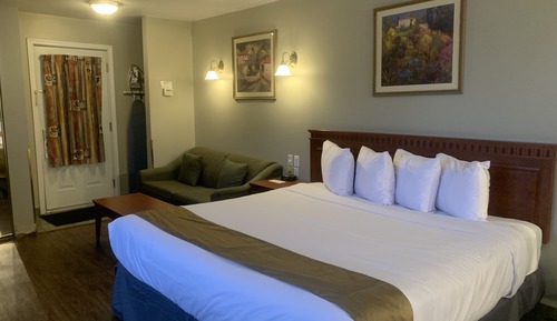 Superior Suite, 1 King Bed (Whirlpool Bath)