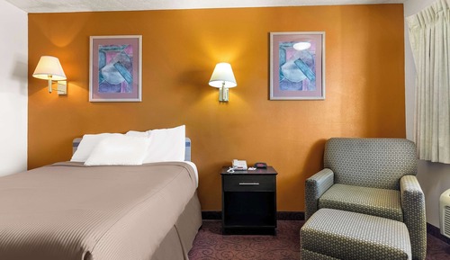 Room, 1 Queen Bed, Accessible, Smoking