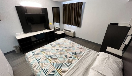 Standard Room, 1 Queen Bed, Accessible, Non Smoking