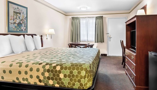 Standard Room, 1 King Bed, Accessible, Non Smoking
