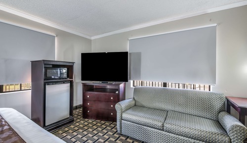 Suite, 1 King Bed, Smoking (Jacuzzi)