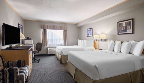 Suite, 2 Queen Beds, Smoking (Efficiency)