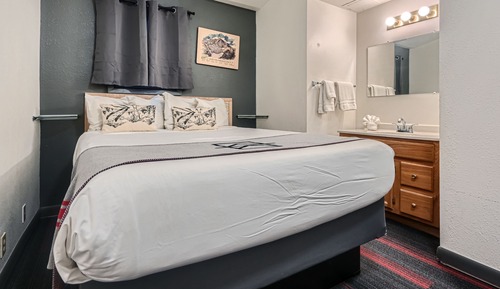 Double Diamond Queen Suite