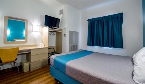 Standard Room, 1 Queen Bed, Accessible, Non Smoking