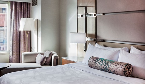 Deluxe Room, 1 King Bed, Courtyard View (Mobility Accessible, Tub)