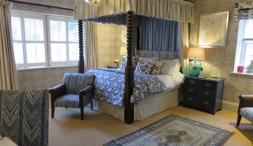 Deluxe Four Poster Room