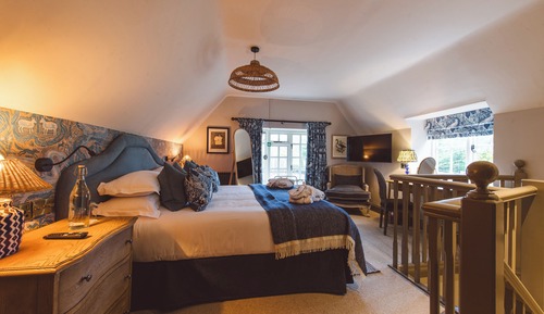 Whooper Cottage with Hot Tub