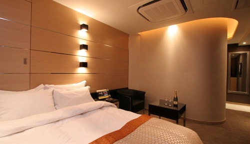 Deluxe Room long stay Check-in 2 PM / Check-out noon, Smoking