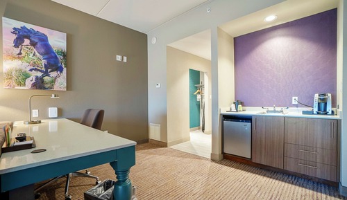 Suite, 1 King Bed, Accessible, Non Smoking (Hearing)