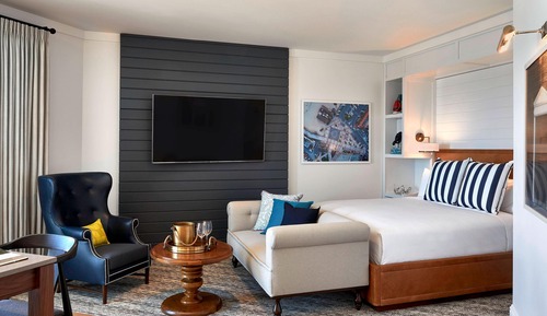 Suite, 1 King Bed, Kitchen, Pool View