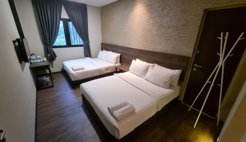 Family Room, 2 Queen Beds with Window