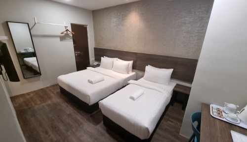 Family Triple Room, 1 Queen + 1 Single, No Windows