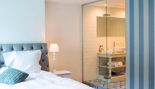 Suite, 1 King Bed, Bathtub