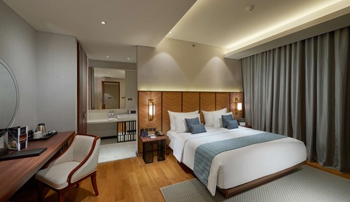 Suite, 2 Bedrooms (Golden,1 King, 2 Single)