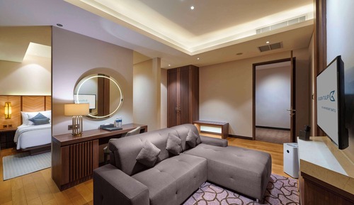 Suite, 1 King Bed with Sofa bed, Bathtub